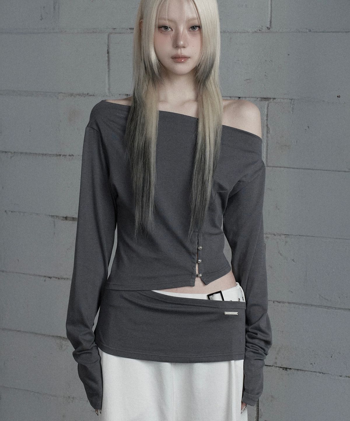 에트오소메(ETRE AU SOMMET) Cut-Out Open Long Sleeve (Dark Gray)