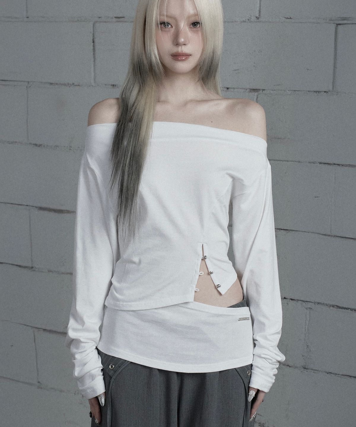 에트오소메(ETRE AU SOMMET) Cut-Out Open Long Sleeve (White)
