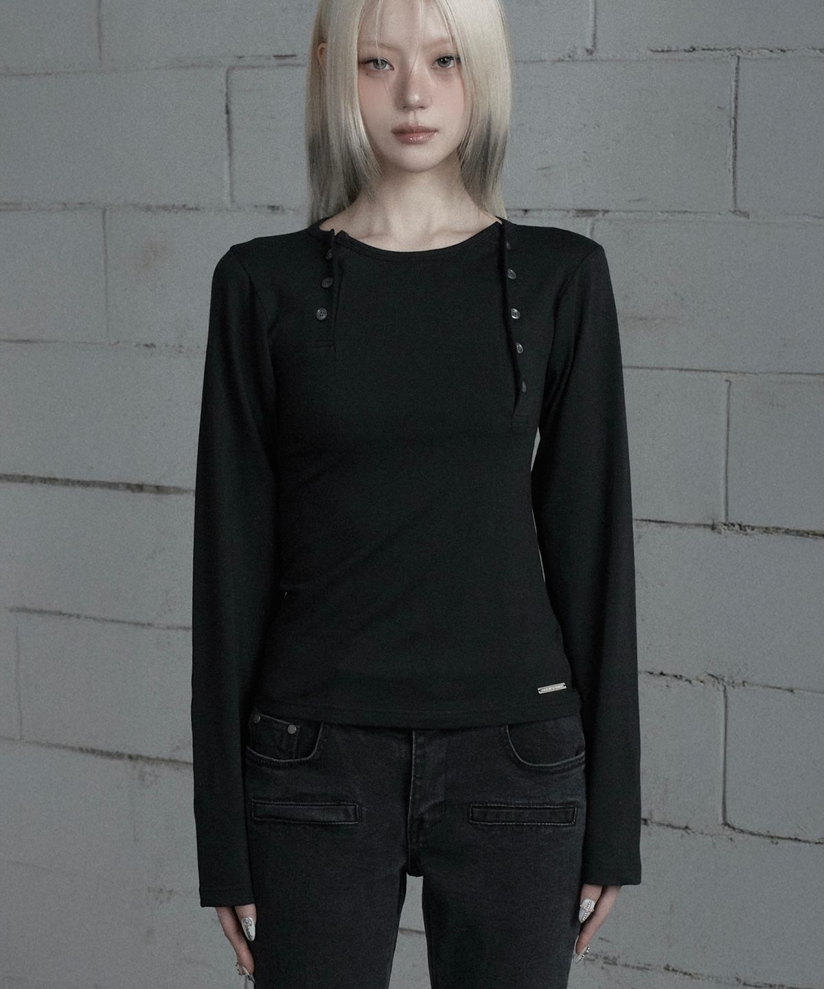 에트오소메(ETRE AU SOMMET) Two-Line Button Long Sleeve (Black)