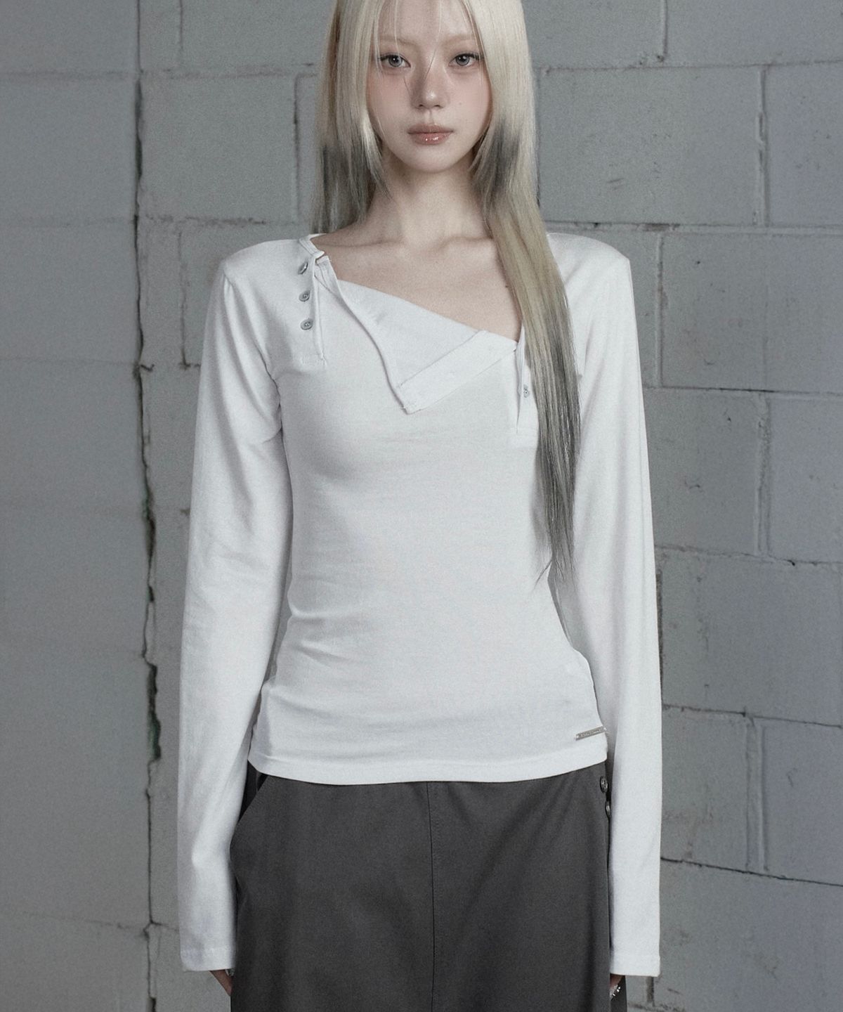 에트오소메(ETRE AU SOMMET) Two-Line Button Long Sleeve (White)