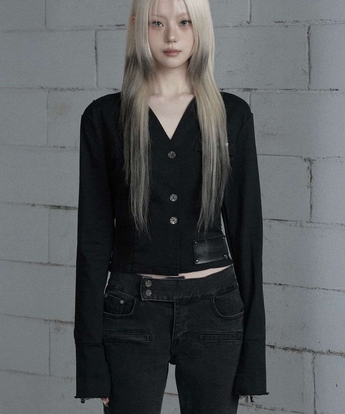 에트오소메(ETRE AU SOMMET) Back Diagonal Eyelet Collarless Crop Jacket (Black)