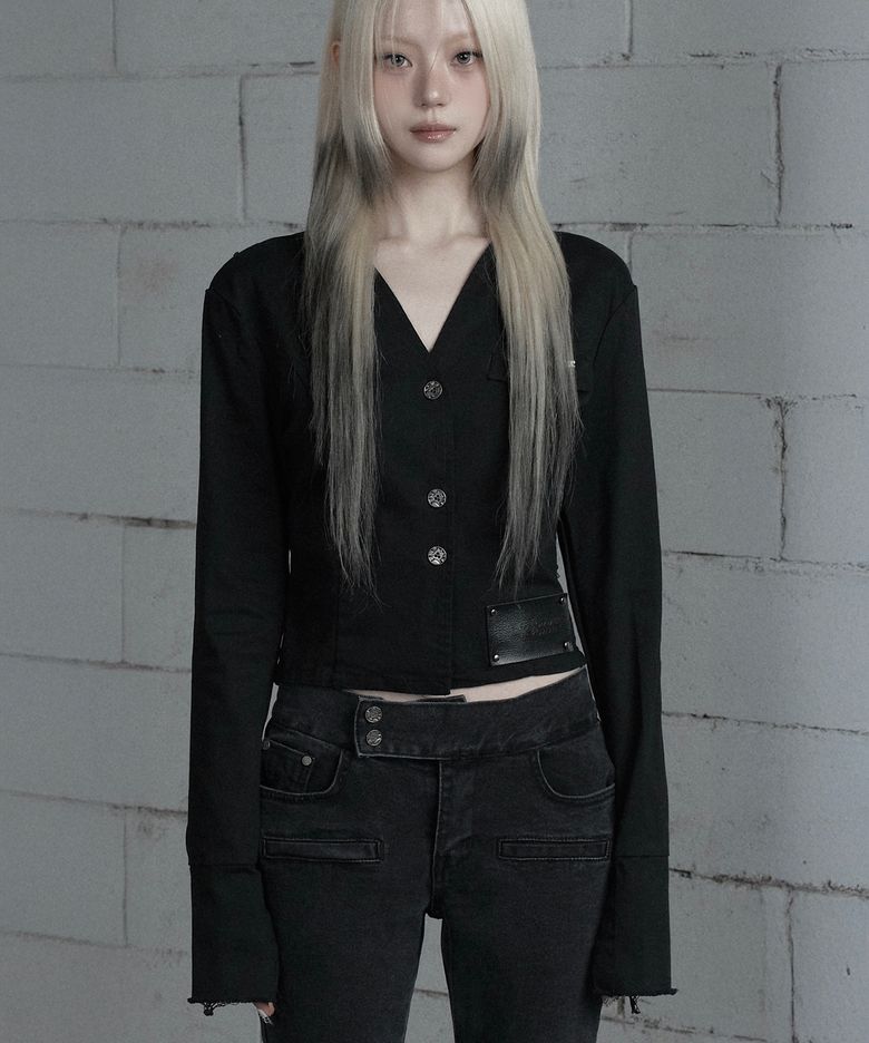 Back Diagonal Eyelet Collarless Crop Jacket (Black)