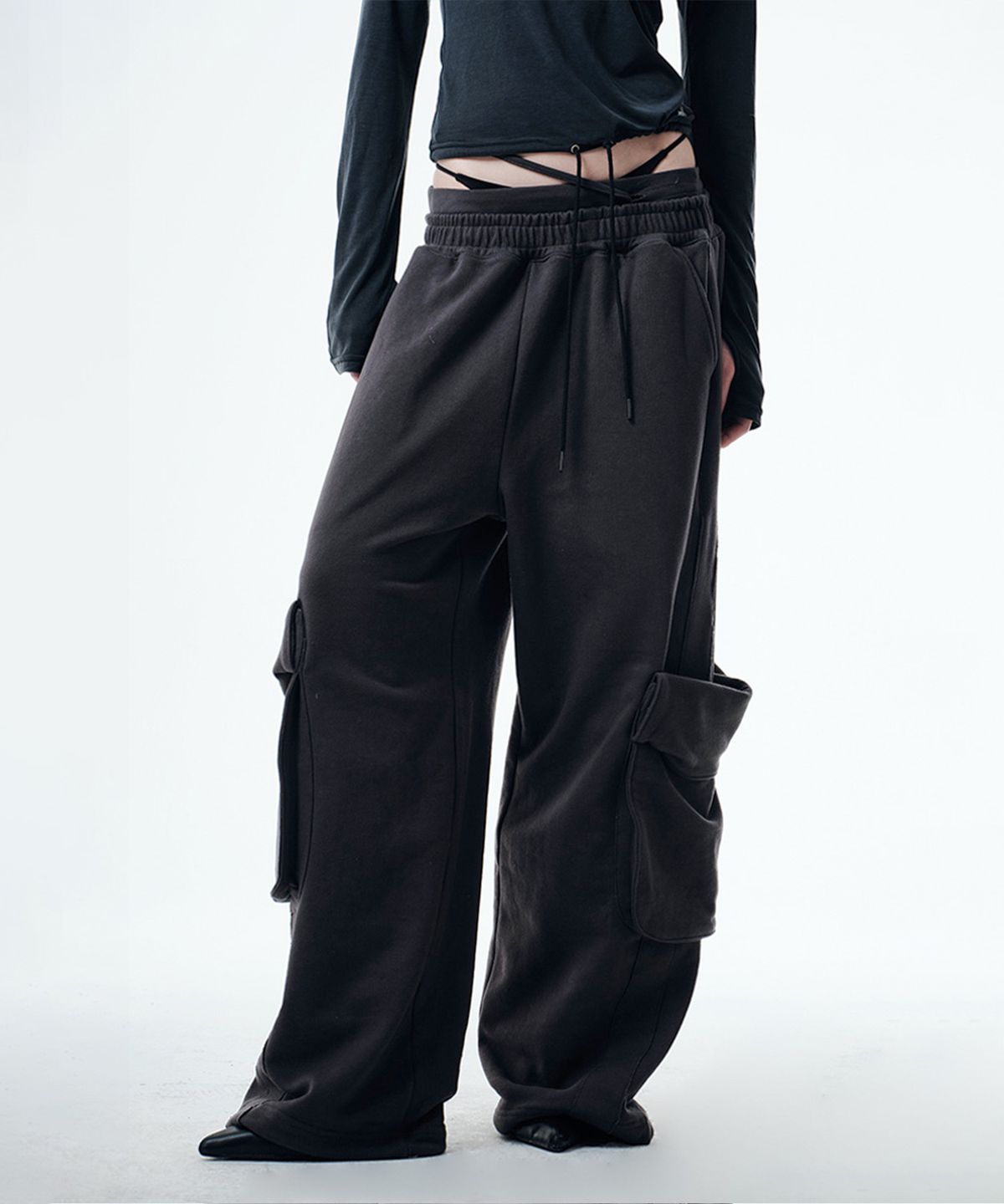 2000아카이브스(2000ARCHIVES) NOX GRAPHIC JOGGER (CHARCOAL)