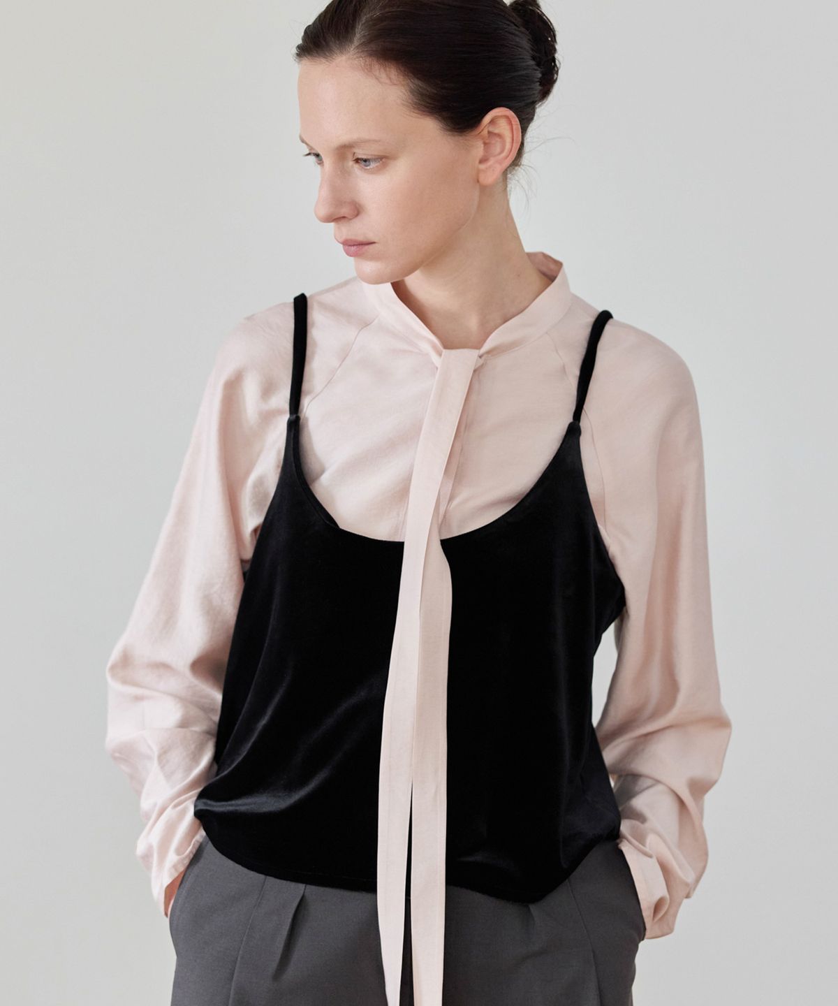 이보크에라(EVOKEERA) Two-Way Round Tie Blouse(Baby Pink)
