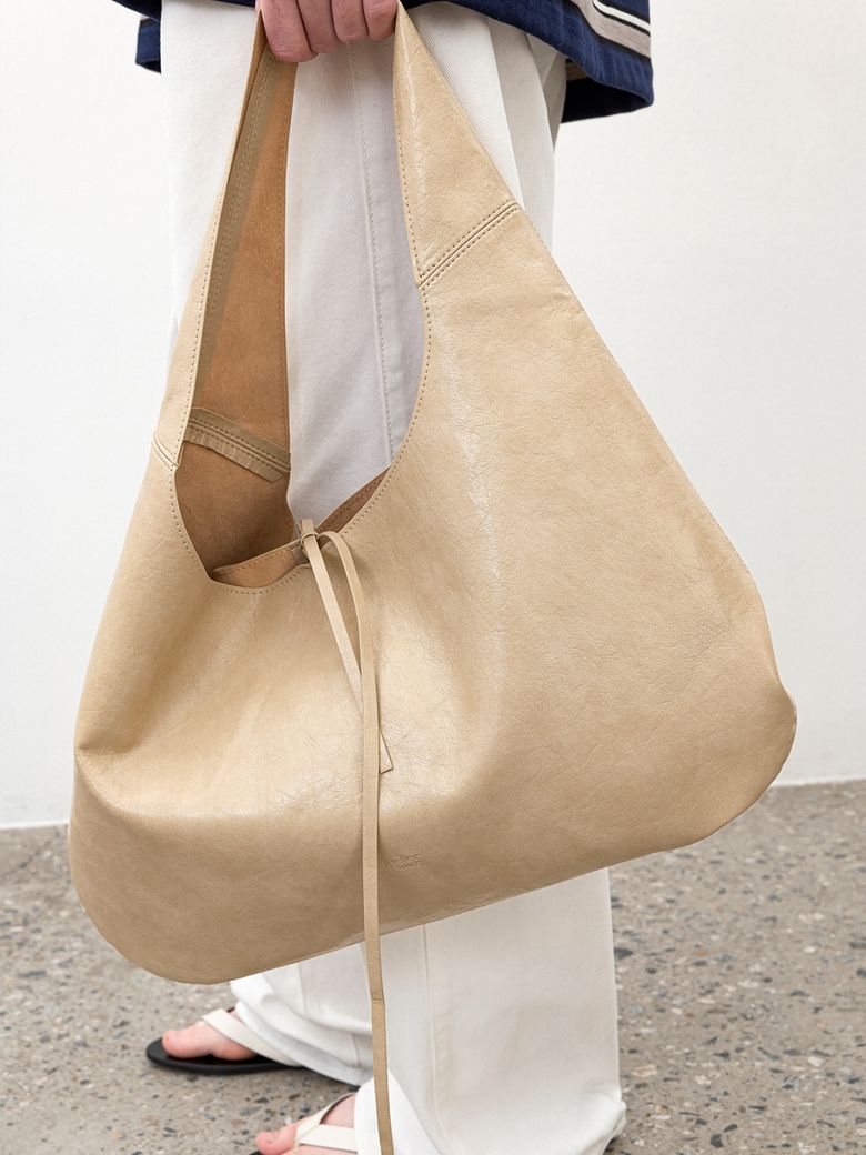 EW ROUND SHOULDER BAG (B-2479)