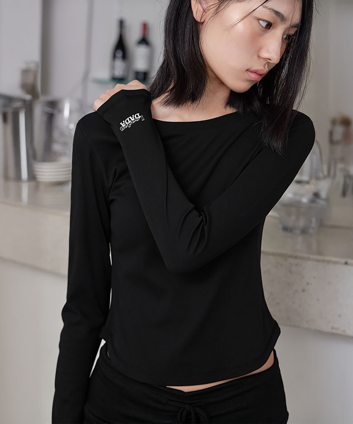 런던다다(LONDONDADA) Cropped Round-Hem Long Sleeve Top, BLACK