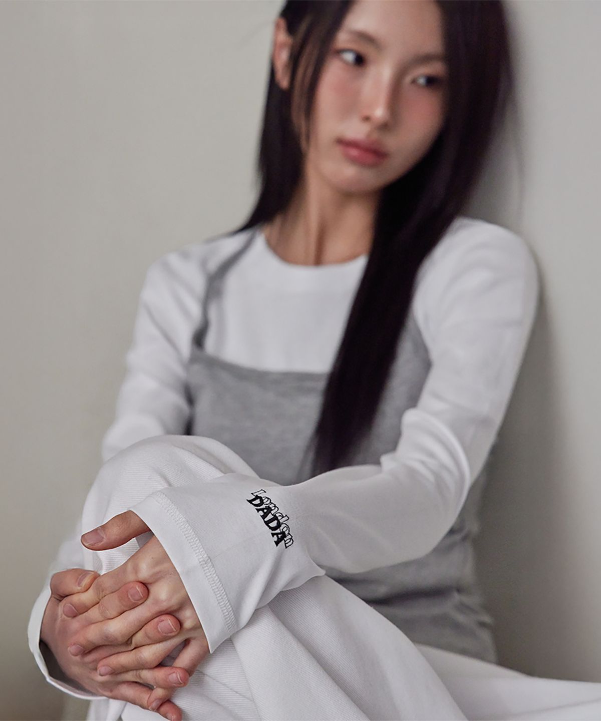 런던다다(LONDONDADA) Cropped Round-Hem Long Sleeve Top, WHITE