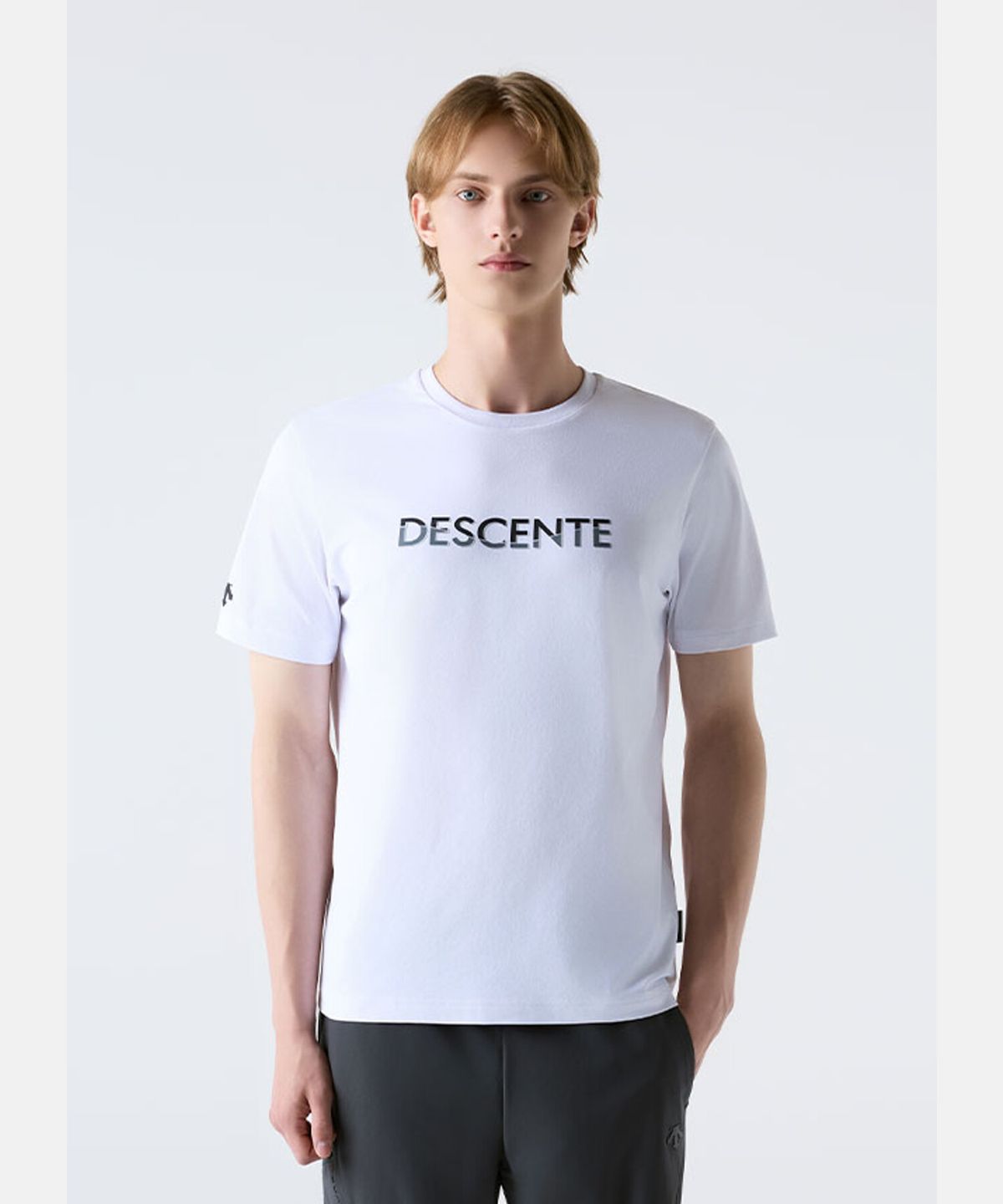 데상트(DESCENTE) 터프 워딩 그래픽 반팔 티셔츠 화이트 SR123UTS22