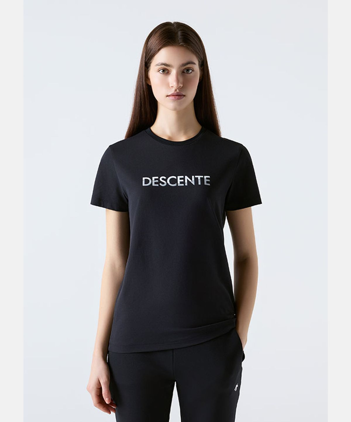 데상트(DESCENTE) 터프 워딩 그래픽 반팔 티셔츠 블랙 SR123UTS22