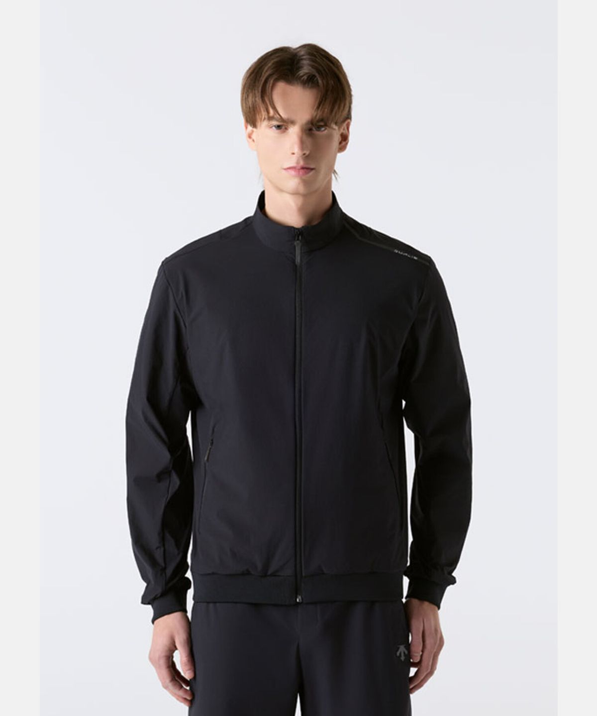 데상트(DESCENTE) 듀얼리스 스탠드넥 바람막이 블랙 SR121DWB22