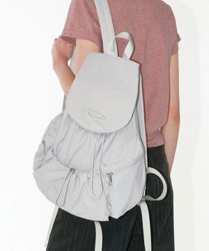NOI1831 스트링 플랩 백팩 (라이트그레이)