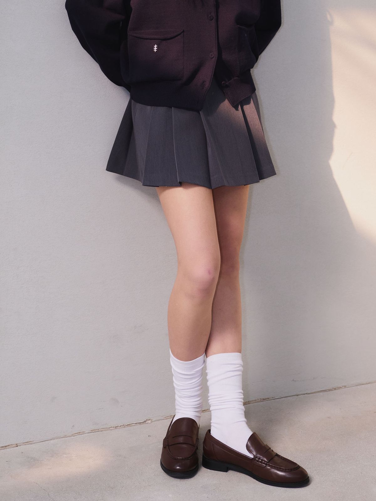 제너럴아이디어(GENERALIDEA) 포멀 플리츠 미니 스커트 [CHARCOAL] / GF1LSK501