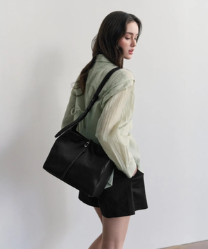 슬림 라인 벨티드 숄더백 (블랙)