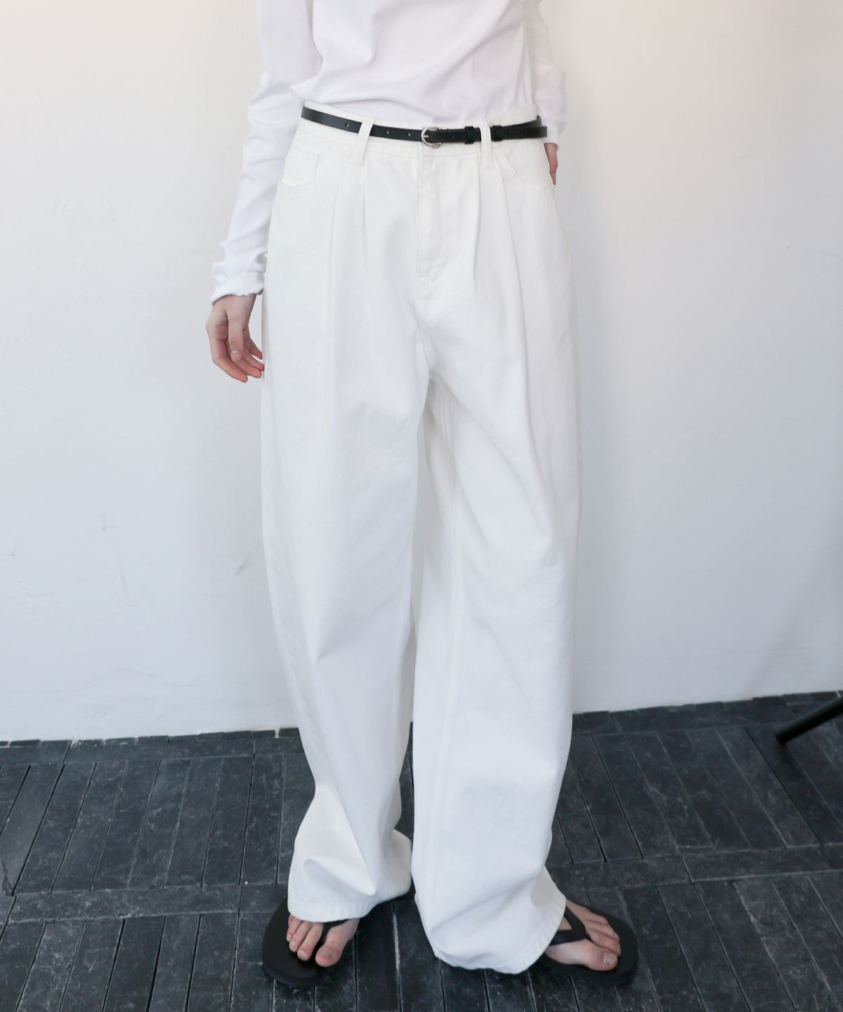 르바(LEVAR) Overdyed Wide Denim - Off White