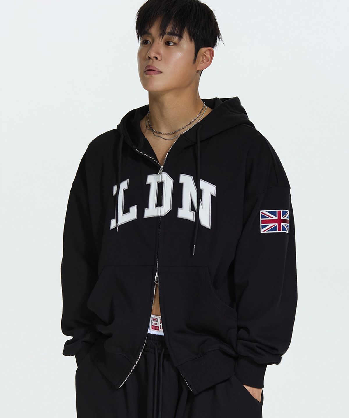 미치코런던 스포츠(MICHIKO LONDON SPORTS) LDN 벌키 후드 집업 블랙