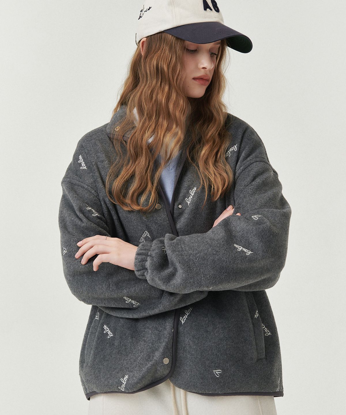 로브로브(LOVLOV) COZY LOV EMBROIDERED FLEECE