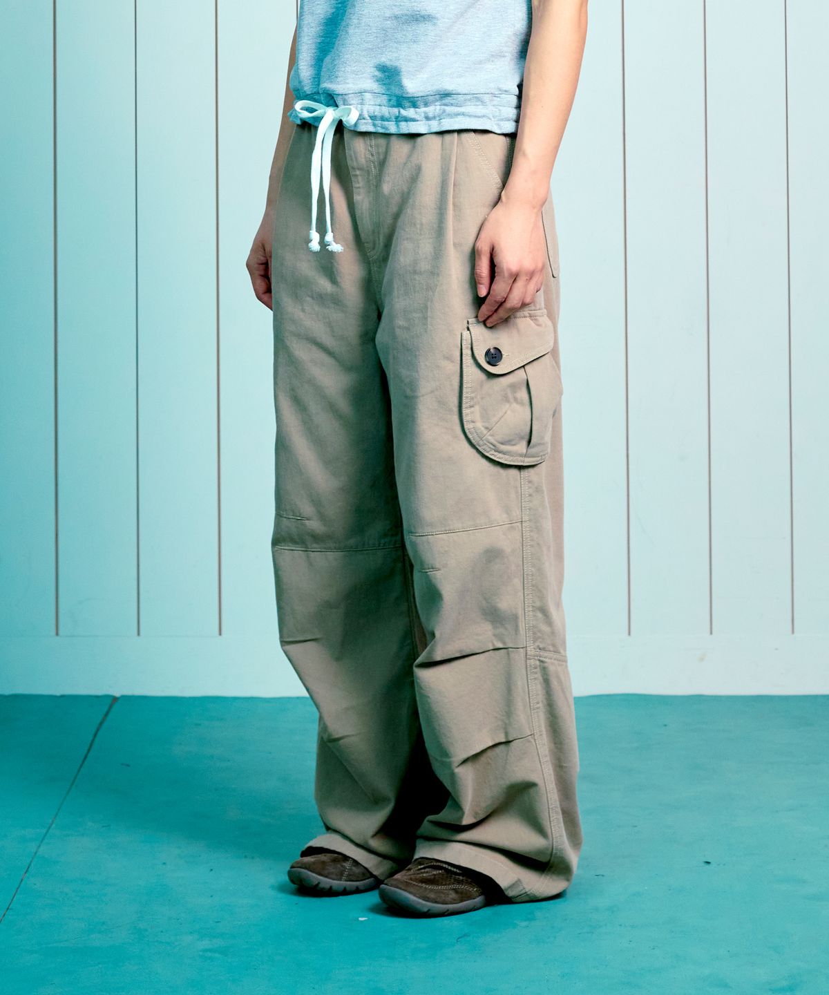 더콜디스트모먼트(THE COLDEST MOMENT) TCM pleated cargo pants (beige)