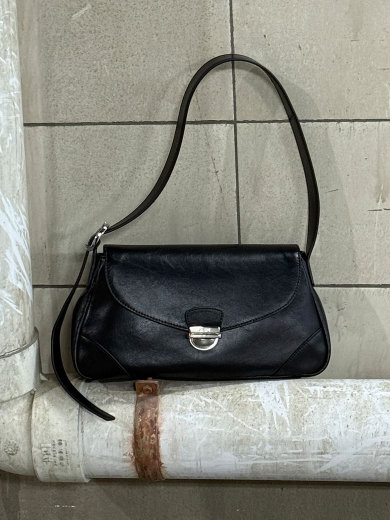 Nove Sholuder in Black UA6SB108-10