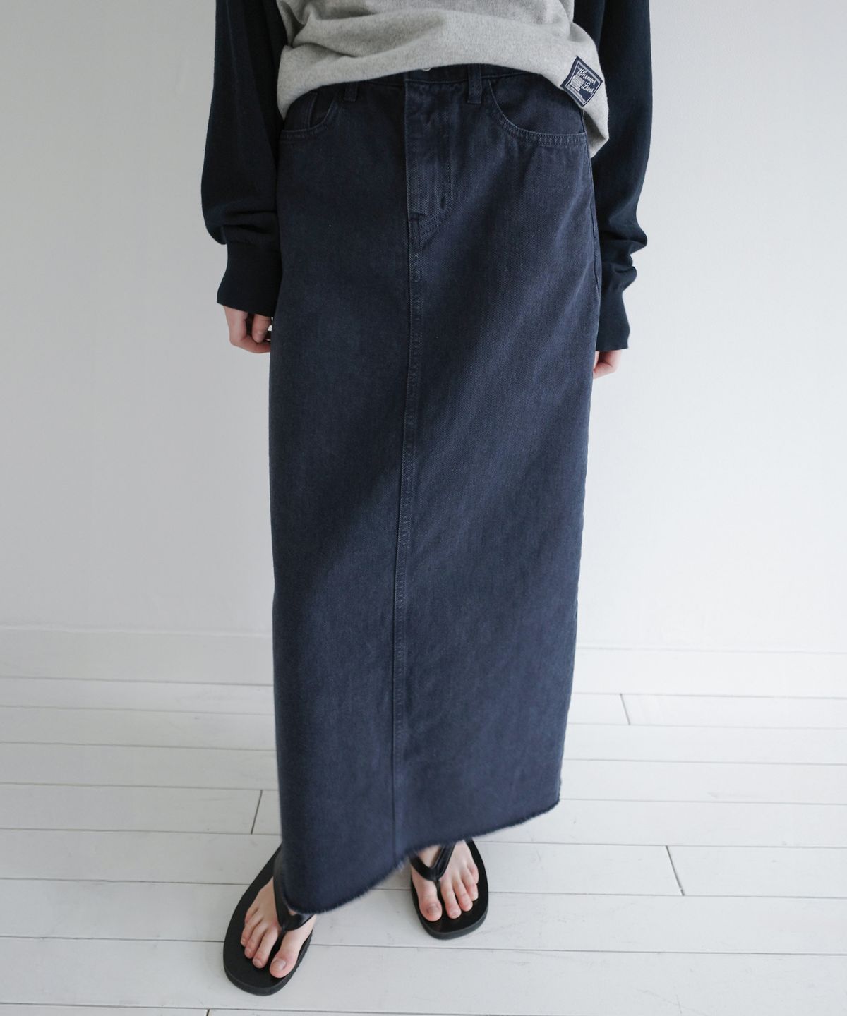 르바(LEVAR) Rear-Slit Denim Long Skirt - Stone Navy