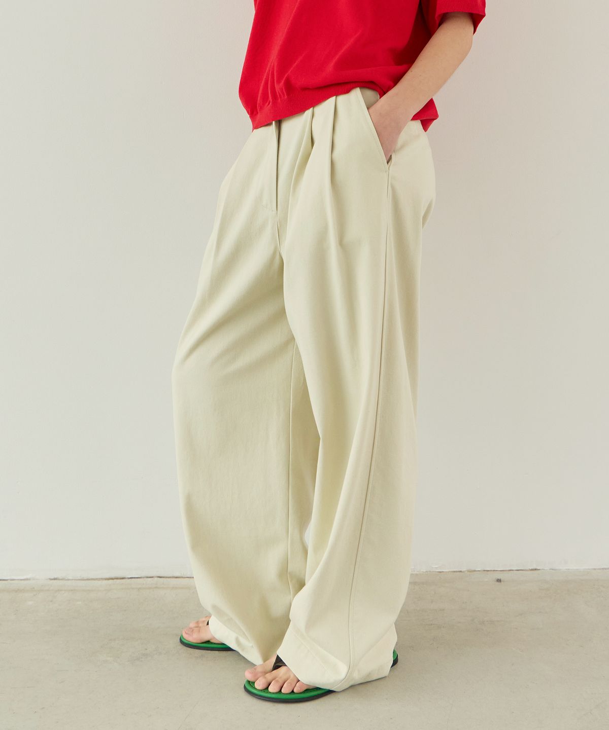 르바(LEVAR) Relaxed Cotton Chino Pants - Cream Beige