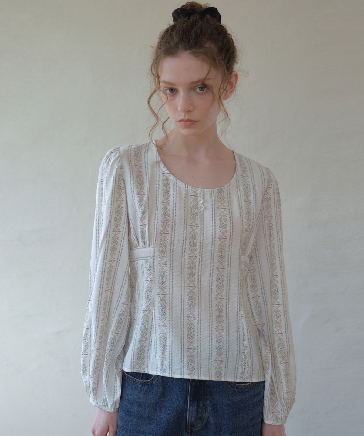 아우어노스텔지아(OURNOSTALGIA) Lune Puff Blouse_Cream(O26BL03)