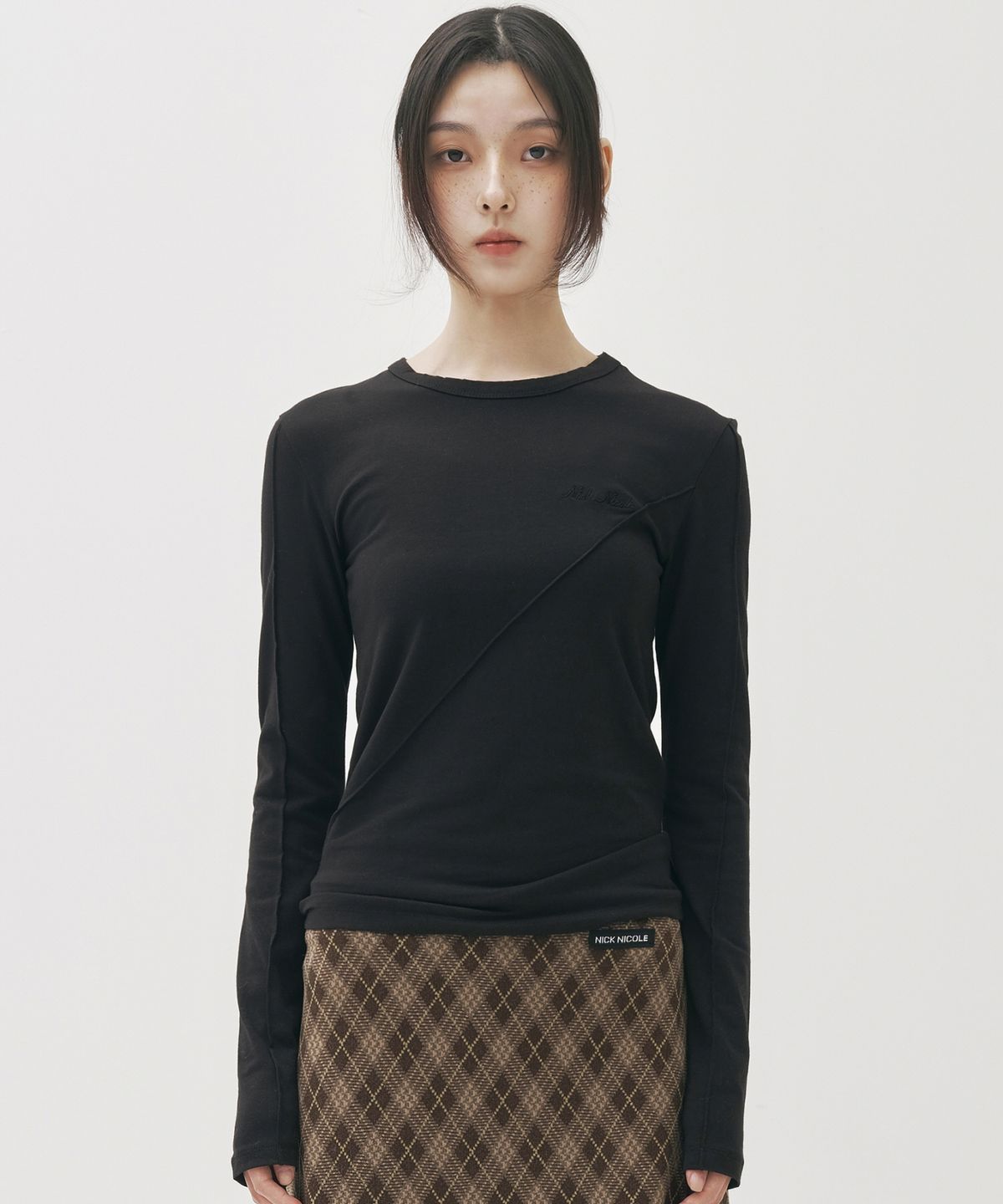 닉앤니콜(NICK&NICOLE) DIAGONAL LONG SLEEVE TOP_BLACK