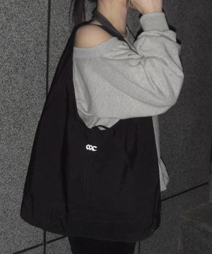 나일론 자수 숄더백 블랙