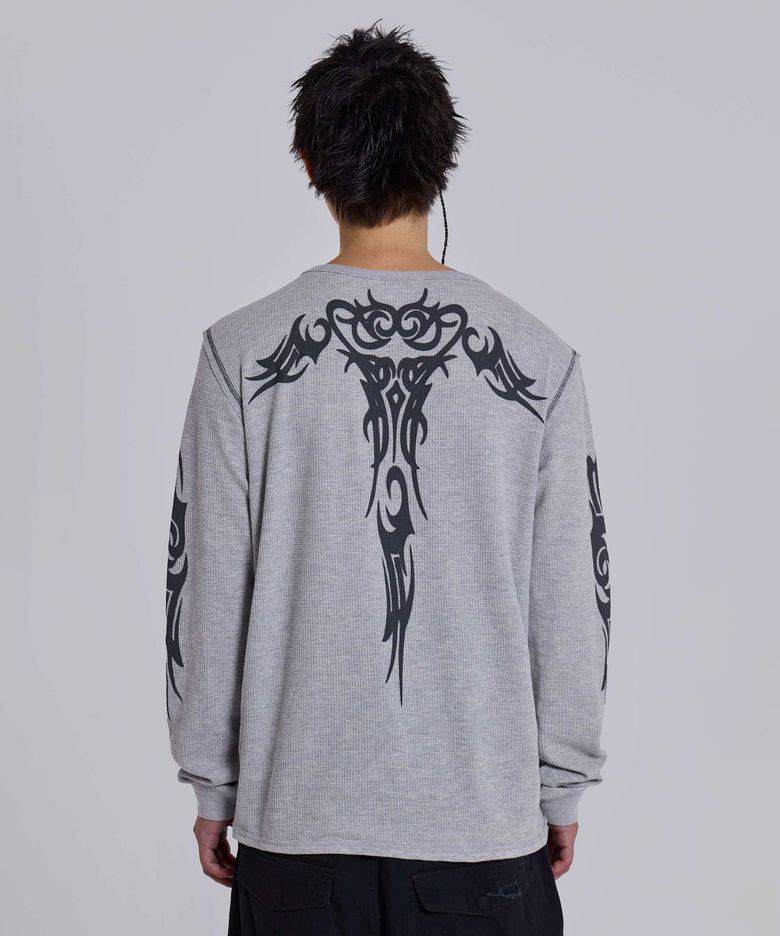 (U) 그레이 롱라인 와플 타투 탑 GREY LONGLINE WAFFLE TATTOO TOP
