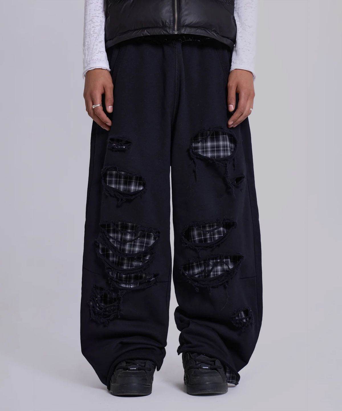 제이디드 런던(JADED LONDON) (U) 블랙 체크 백드 디스트레스드 몬스터 조거 블랙 BLACK CHECK BACKED DISTRESSED MONSTER JOGGER BLACK
