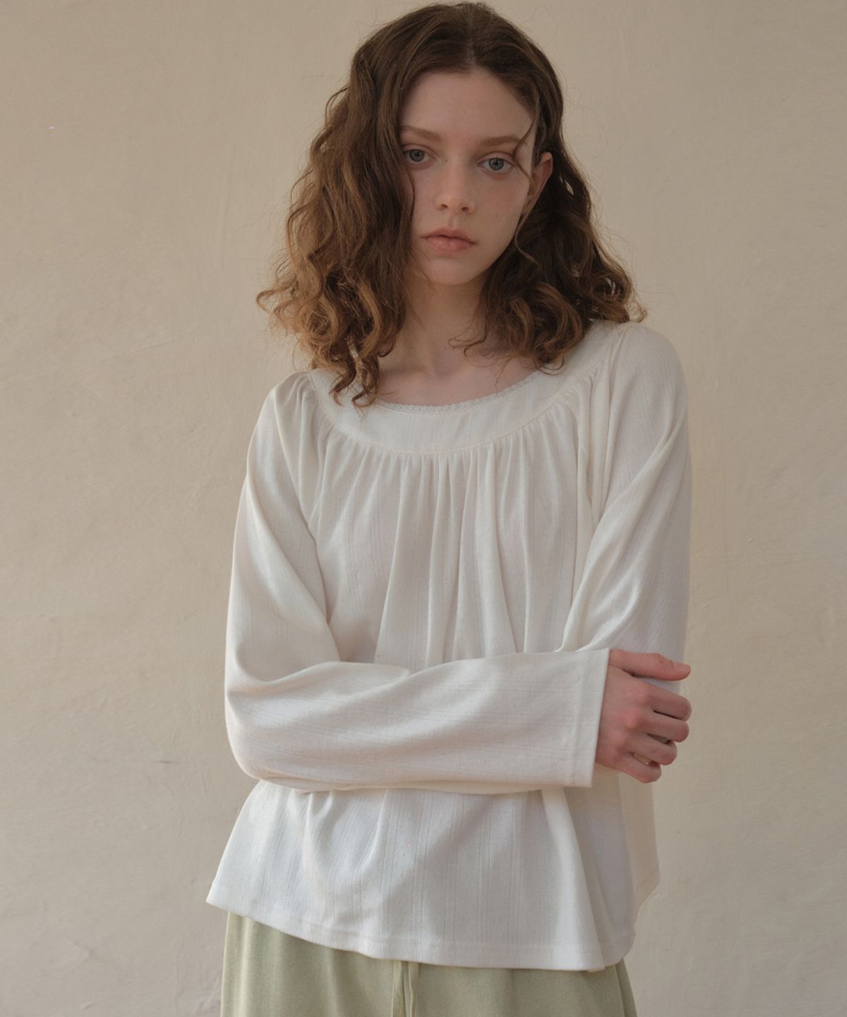 아우어노스텔지아(OURNOSTALGIA) Lace Eyelet Raglan T-shirt_Ivory(O26TP04)