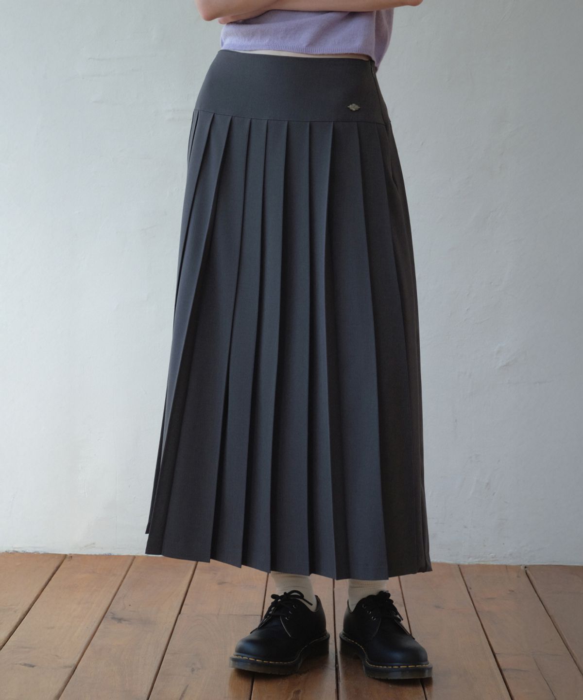 아우어노스텔지아(OURNOSTALGIA) Mid Waist Pleats Long Skirt_Charcoal(O26SK04)