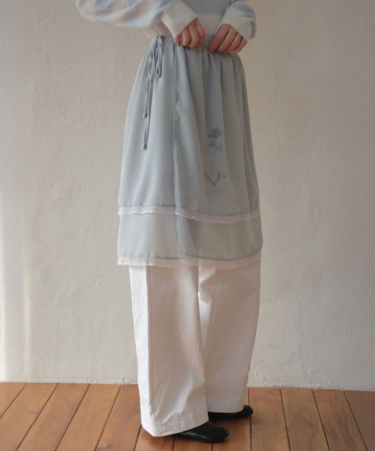 아우어노스텔지아(OURNOSTALGIA) Double Lace Flower Wrap Skirt_Light blue(O26ACC01)
