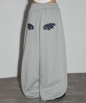 엔젤 아플리케 커브드 스웨트 팬츠[그레이]