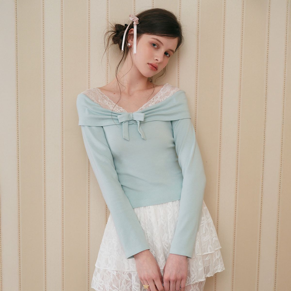 쎄무아듀(CEST MOIDEW) Cest_Bow lace off-shoulder blouse