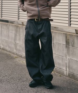 헤링본 오버 커브드 데님 팬츠 [블랙]