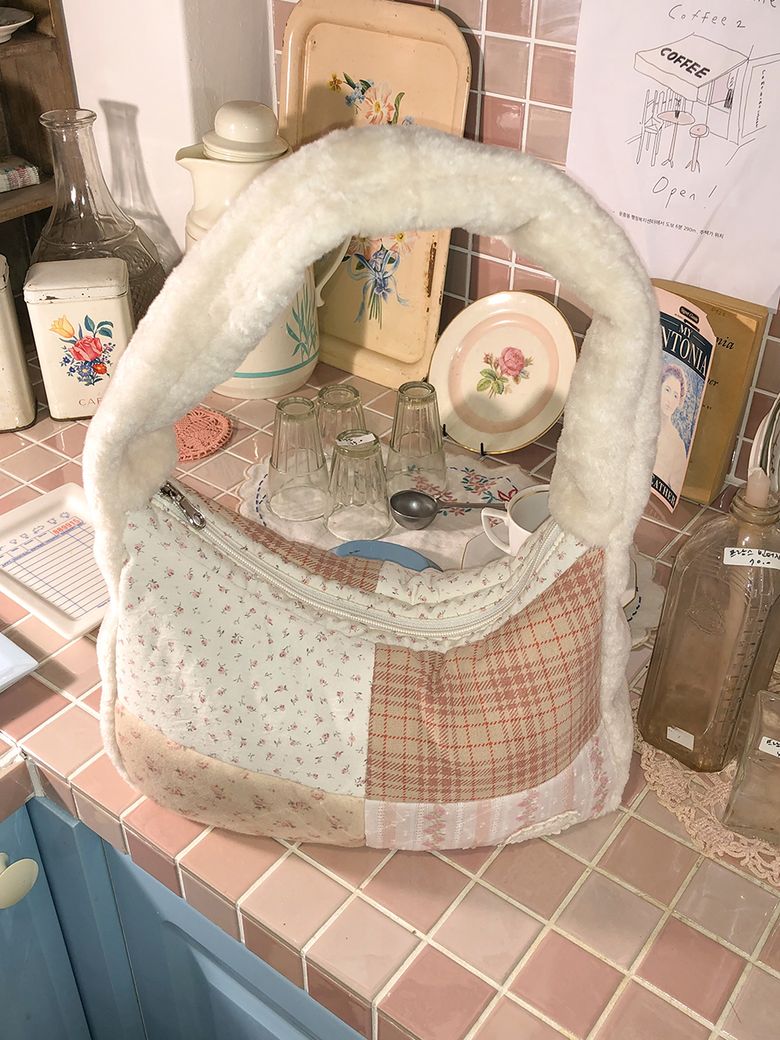 패치워크 퀼티드 호보백_로지
