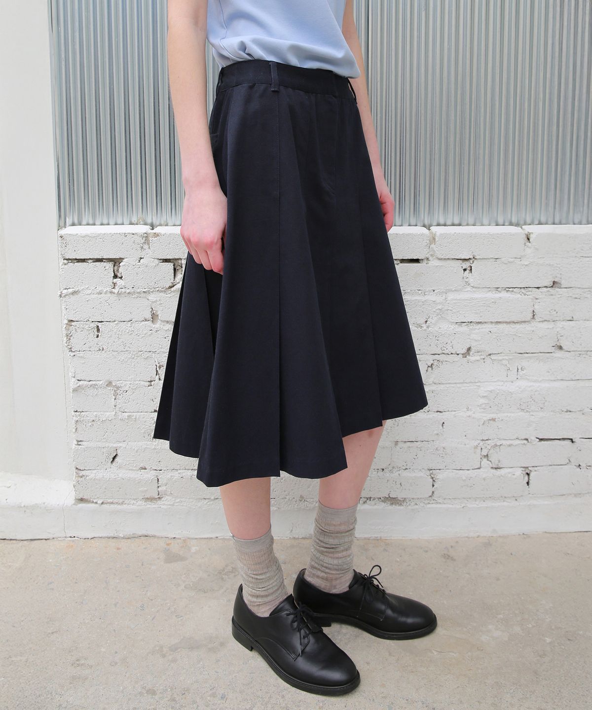 르바(LEVAR) Cotton Chino Pleated Skirt - Classic Navy