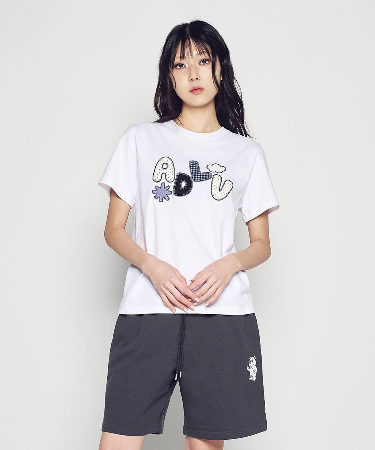아크메드라비(ACME DE LA VIE) WOMAN ADLV APPLIQUE LOGO SHORT SLEEVE T-SHIRT (4 COLOR)