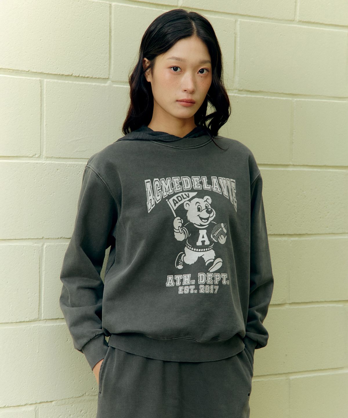 아크메드라비(ACME DE LA VIE) FOOTBALL AC BEAR PIGMENT SWEATSHIRT (2 COLOR)