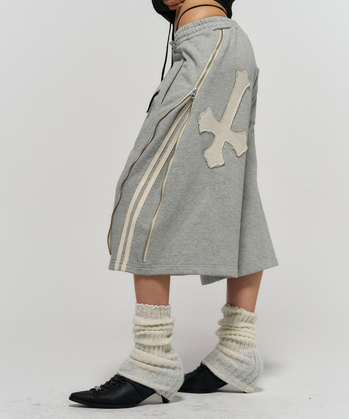 스키즘 인듀싱(SCHISM INDUCING) CROSS ZIPPER SHORTS GREY