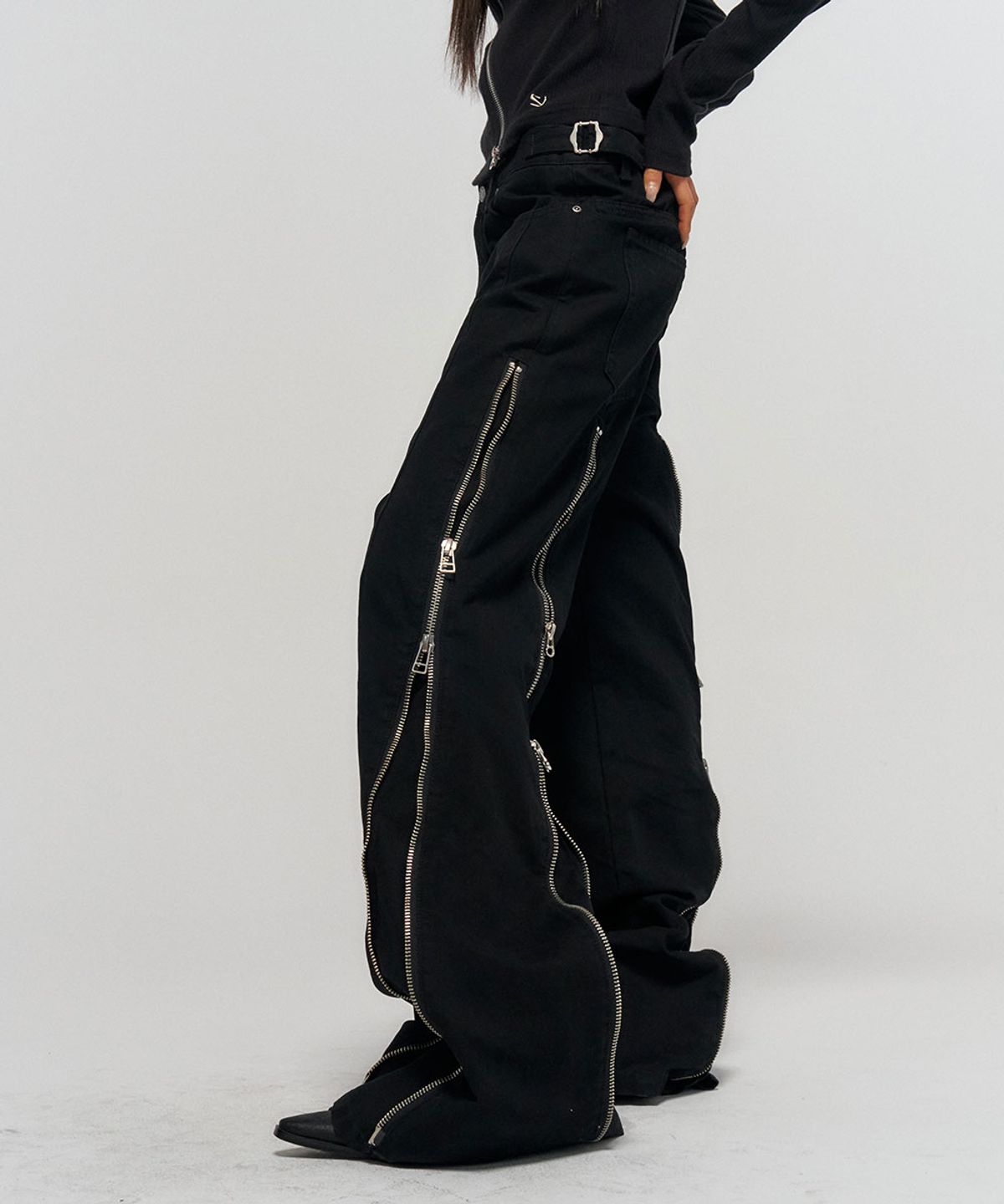 스키즘 인듀싱(SCHISM INDUCING) CONVERTIBLE ZIP UP JEANS BLACK
