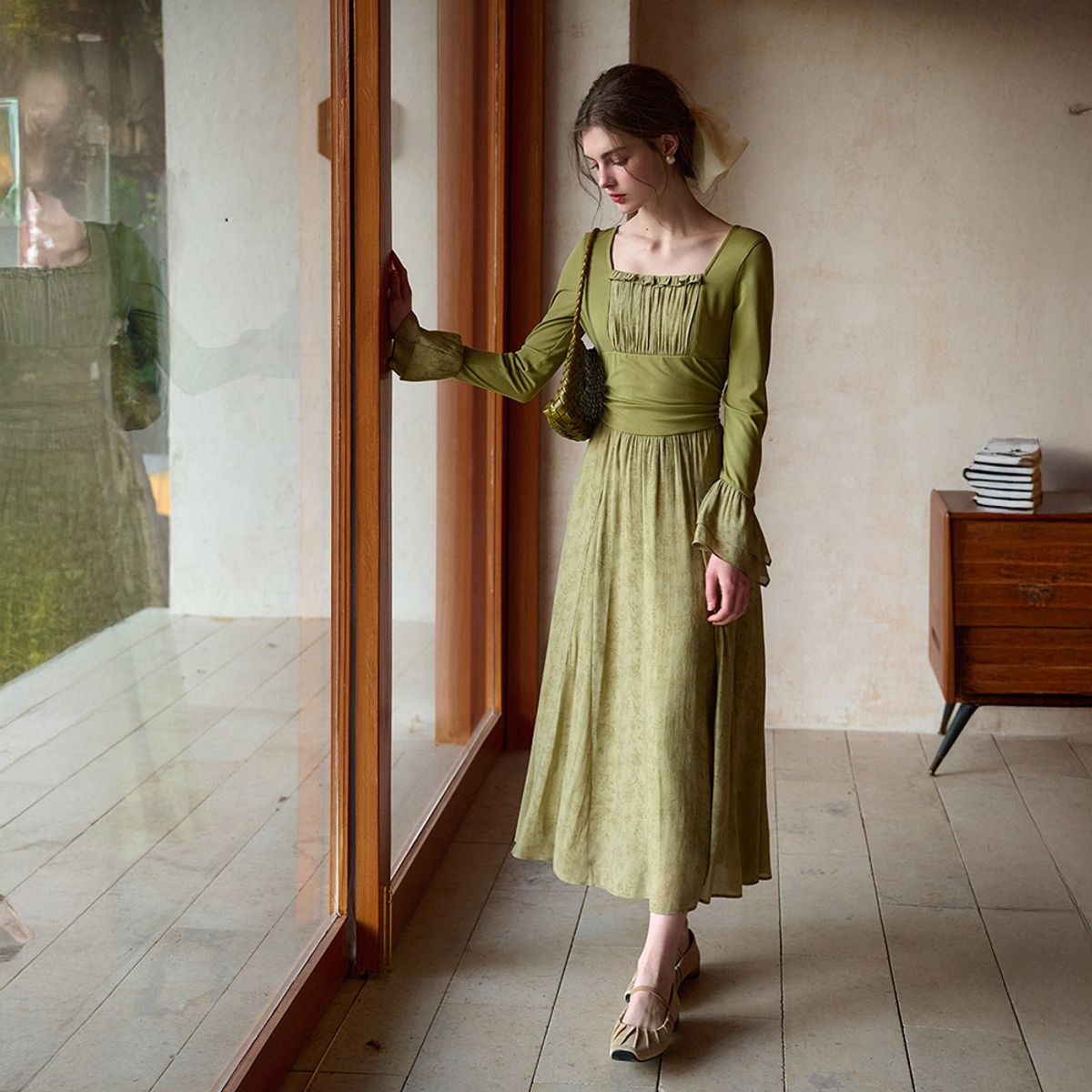심플레트로(SIMPLE RETRO) SR_Square neck flared dress