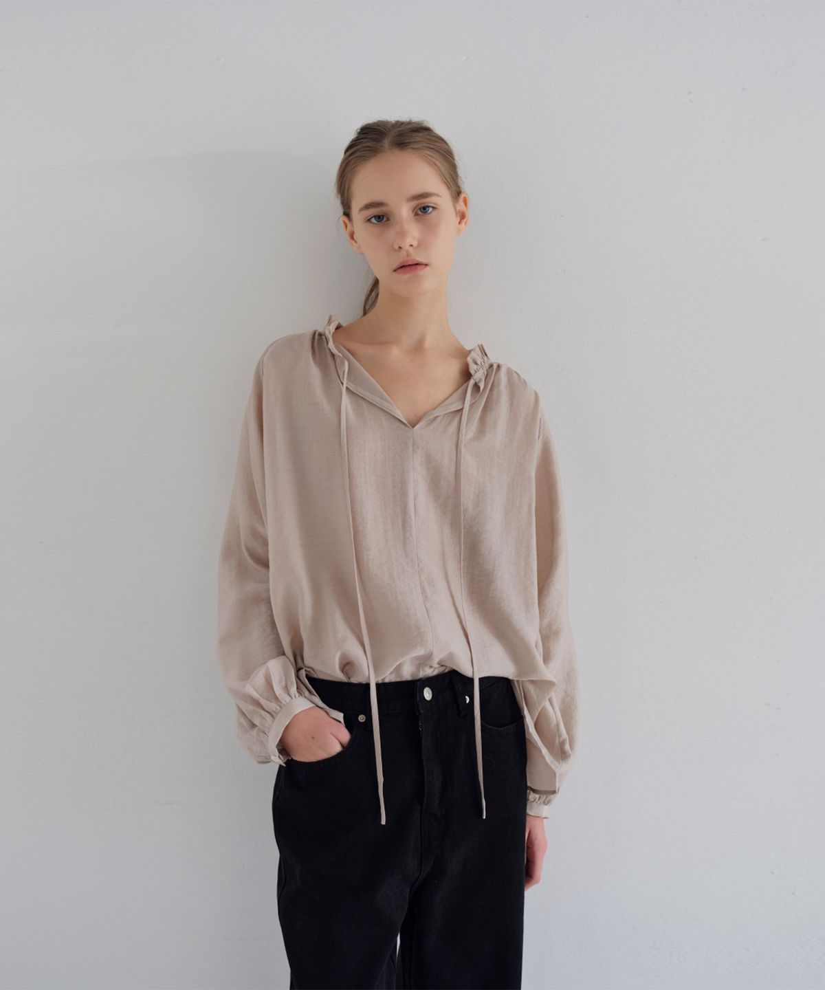 더 릴(THE LILLE) Silk Sheer Frill Blouse_Grayish Pink