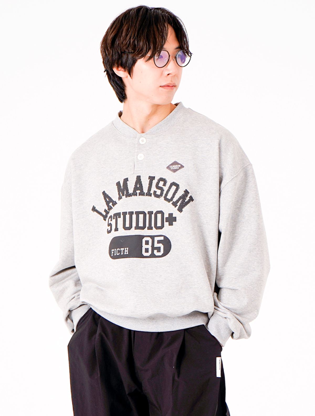 라 메종 스튜디오(LA MAISON STUDIO) LA MAISON ESSENTIAL CROP HENLEY NECK MELANGRAY(FCG1TS682M)