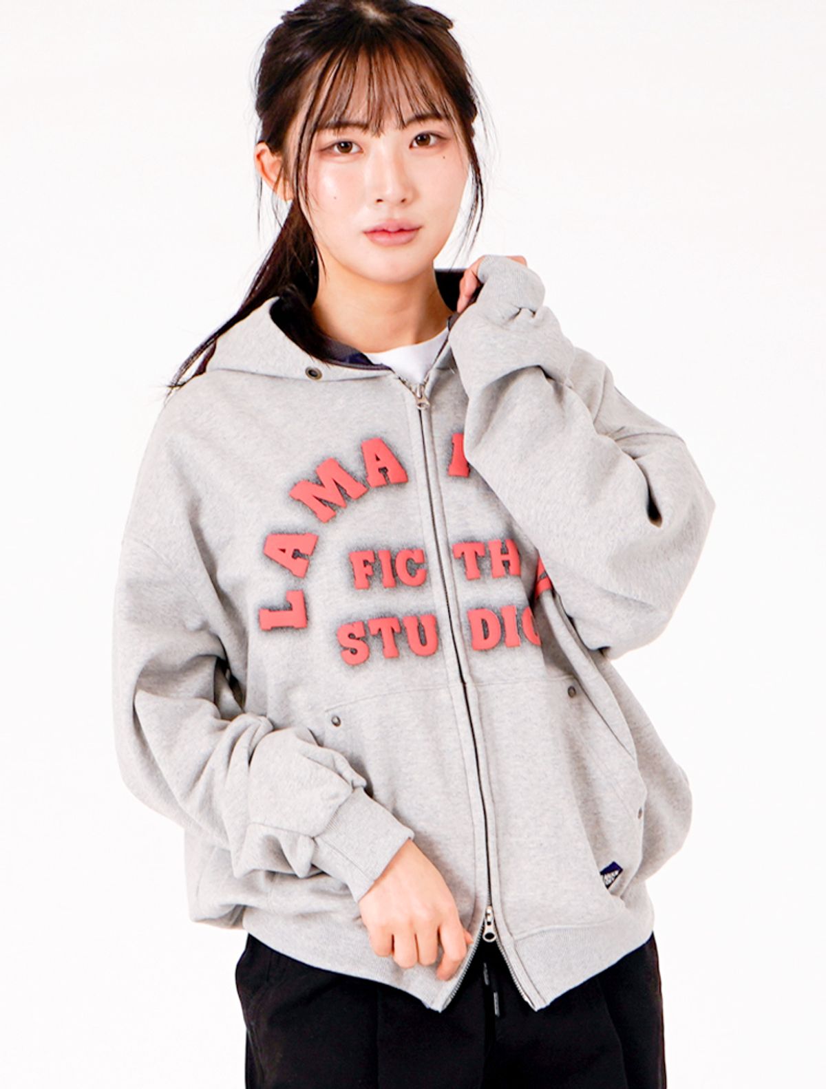 라 메종 스튜디오(LA MAISON STUDIO) LA MAISON ESSENTIAL CROP ARCH LOGO HOODIDIE ZIP-UP MELANGRAY(FCG1ZP684M)