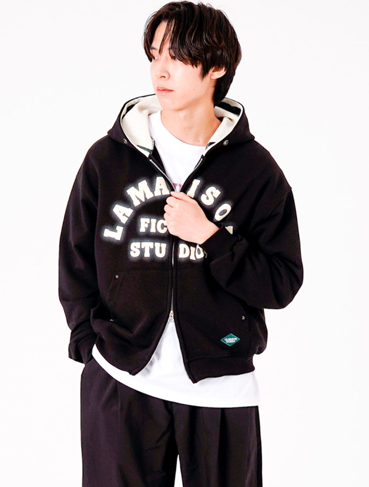 라 메종 스튜디오(LA MAISON STUDIO) LA MAISON ESSENTIAL CROP ARCH LOGO HOODIDIE ZIP-UP BLACK(FCG1ZP684M)