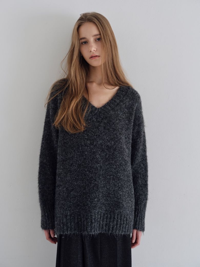 Nia Hairy V Knit_Charcoal