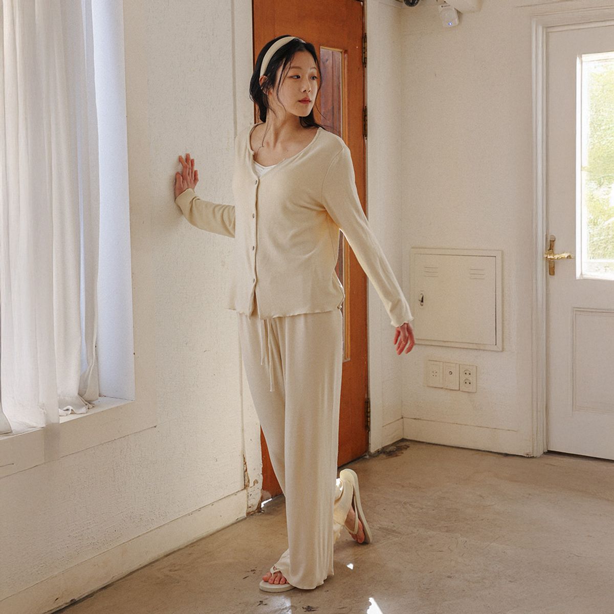 멜라니조이(MELANIE JOY) MJ_Minimal button pajama two-piece set_BEIGE