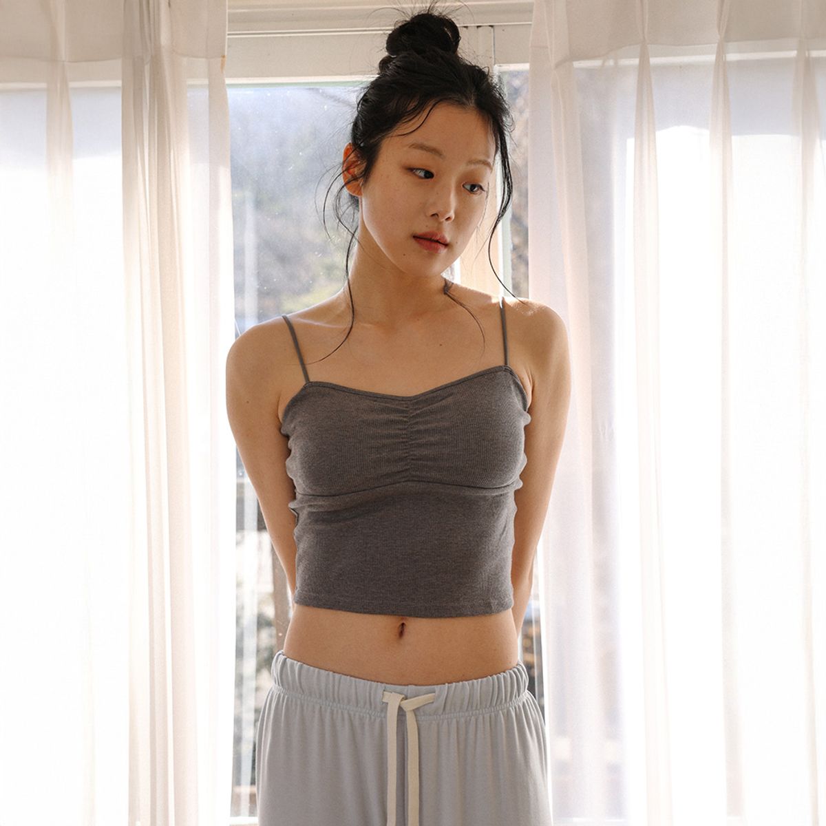 멜라니조이(MELANIE JOY) MJ_Elegant cropped sleeveless top_2color