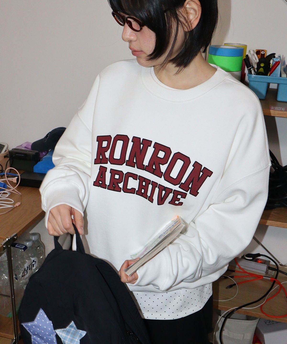 론론(RONRON) BASIC RR ARCHIVE SWEATSHIRT WHITE
